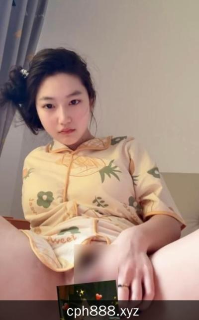 小店白皙美乳丫丫