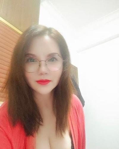 白云闷骚包臀熟女