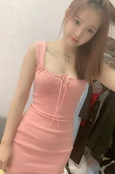 性感肤白小美