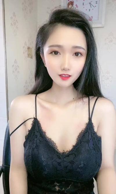 蕾丝尤物御姐