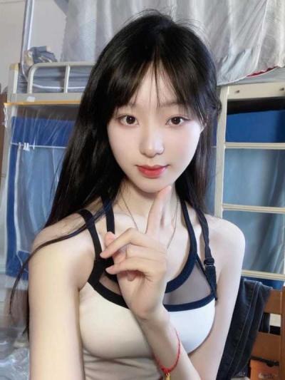 南山新人真人真照极品大学生粉妹-梦梦