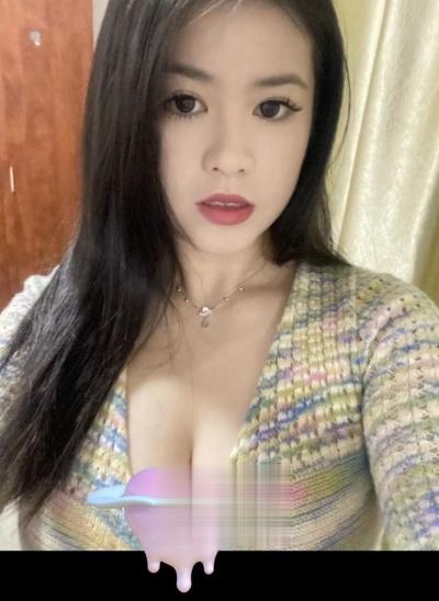 李沧性感白嫩大胸