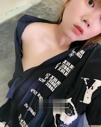 娇羞诱人反差婊
